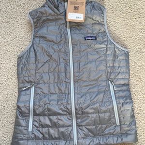 Gray Patagonia women’s vest !!